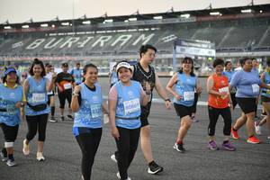 BIB: 5235
                            <button type="button" onclick="openModal(10466637)" class="btn btn-primary btn-sm float-right btn-popup" data-toggle="modal" data-target=".modal-high-quality">
                        <i class="fas fa-shopping-cart"></i> Add to Cart
                    </button>
                                            <button type="button" onclick="isThisMe(10466637, true)" class="btn btn-success btn-sm float-right btn-popup btn-isme hidden" data-toggle="tooltip" data-placement="bottom" title="นี่คือรูปของคุณใช่ไหม คลิกที่นี่เพื่อเอาเข้าอัลบั้ม">
                        <i class="fas fa-plus"></i> Add to album
                    </button>
                    <button type="button" onclick="isThisMe(10466637, false)" class="btn btn-warning btn-sm float-right btn-popup btn-isnotme hidden">
                        <i class="fas fa-ban"></i> Remove from album
                    </button>